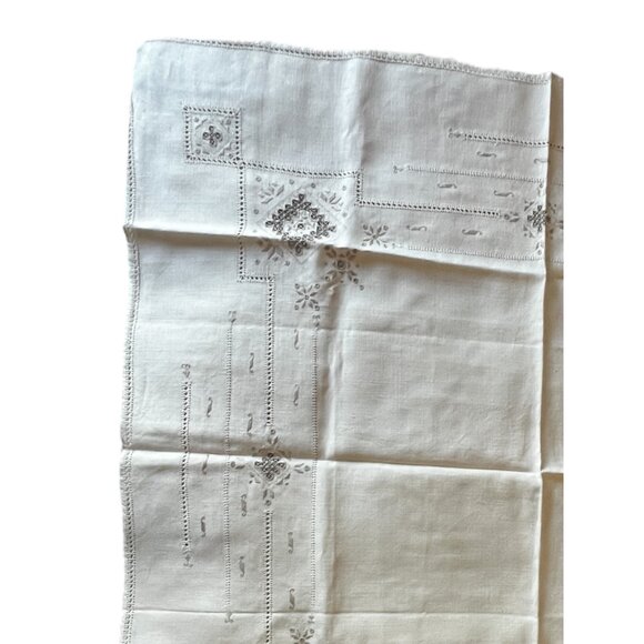 Madeira Linen Tablecloth With Embroidery Cutwork Pulled Thread Beige 33.5x32.75 - Picture 3 of 12